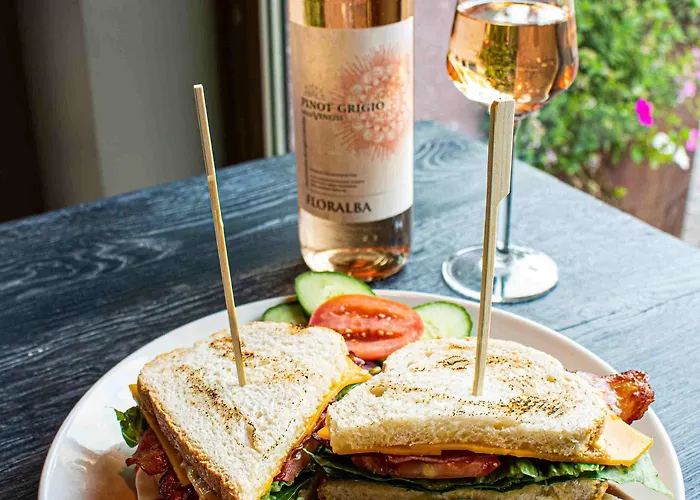 Grand Downtown Отель 4*