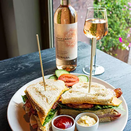 Grand Downtown Hotel 4*