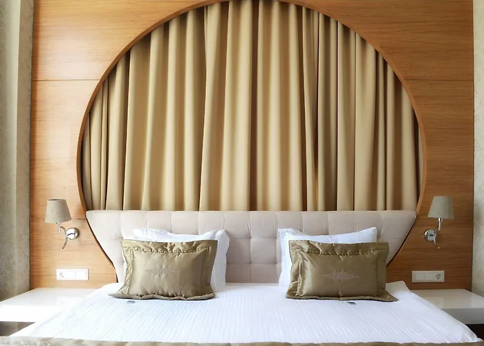 Grand Downtown Hotel 4*